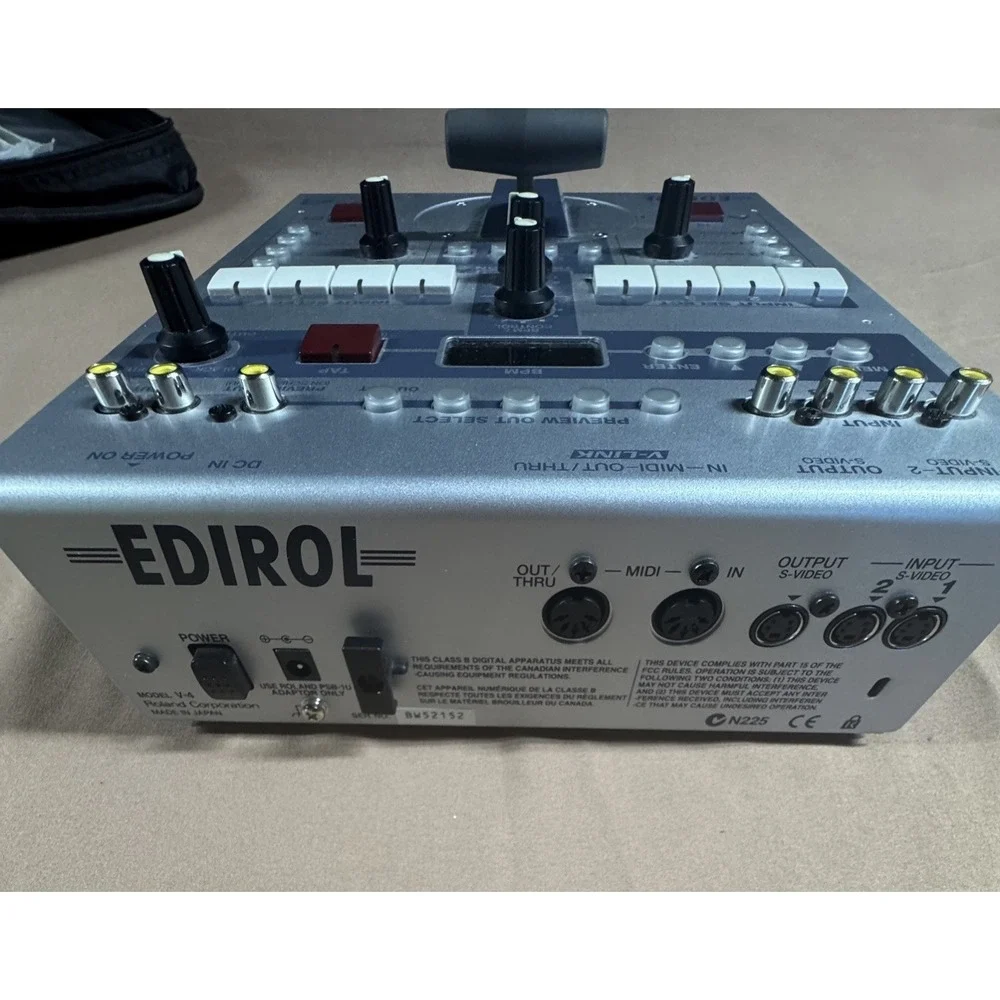 EDIROL V-4 4-CHANNEL VIDEO MIXER
